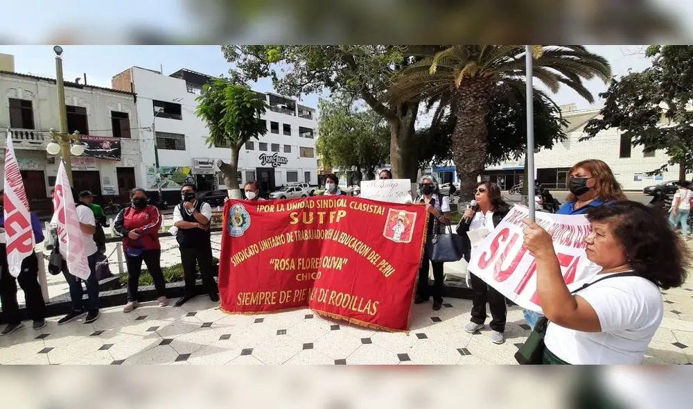 Agremiados se congregaron en la plazuela Elías Aguirre. Foto: Carlos Vásquez