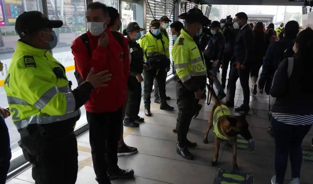 El hecho ocurrió en una estación TransMilenio, en la autopista Norte. Imagen referencial. Foto: Mauricio Moreno / El Tiempo