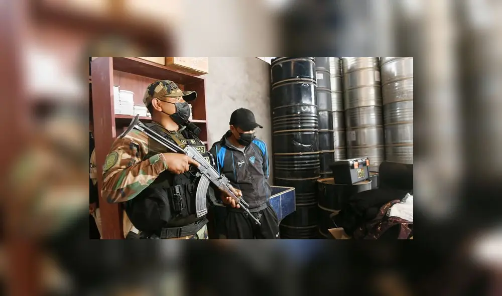 En total, se incautó 12 cilindros de tolueno, 6 cilindros de metanol, 2 cilindros de butilisol, 13 cilindros de tíner y 482 galoneras de tíner. Foto: La República.