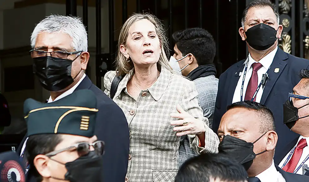 Pendiente. Alva podría dar acceso a la prensa, mas no lo hace. Foto: Marco Cotrina/La República Pendiente. Alva podría dar acceso a la prensa, mas no lo hace. Foto: Marco Cotrina/La República