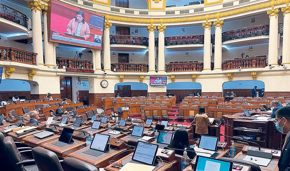 Vacío. Se repite la escena: los ministros hablan ante casi nadie. Como pasaba en el Congreso del 2016, congresistas interpelan a ministros, pero luego no se quedan para escucharlos. Foto: difusión