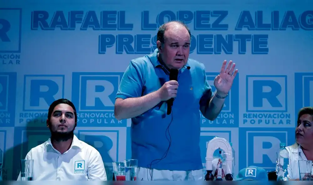 Ataque. López Aliaga fue cuestionado por ciudadanos. Foto: Rodrigo Talavera/ La República