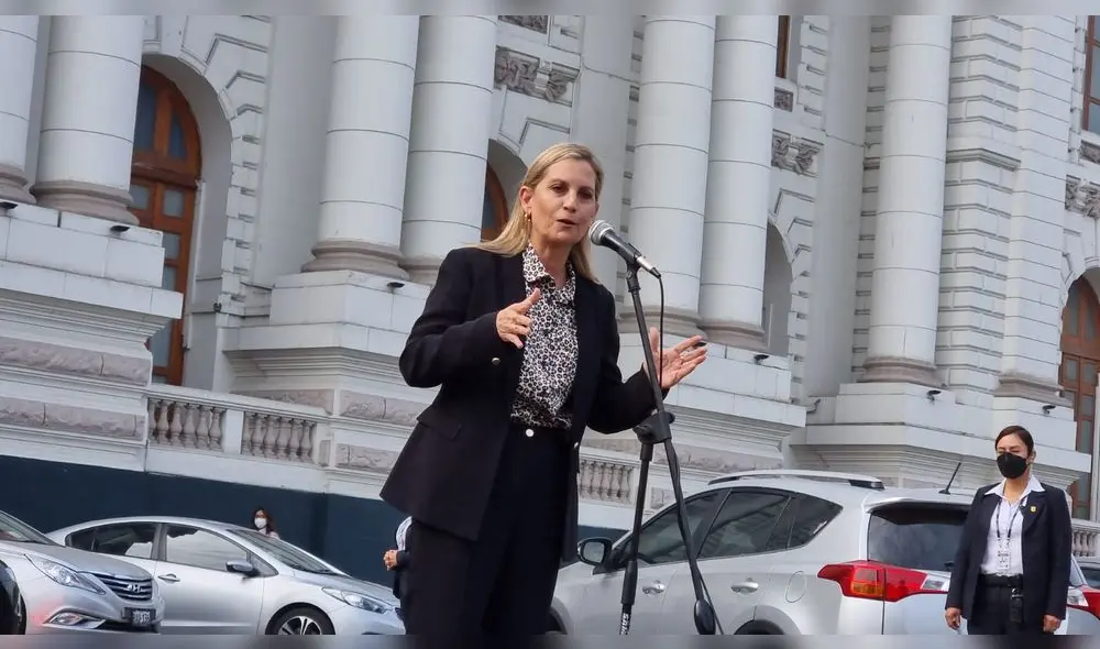 La presidenta del Congreso señaló que están realizando modificaciones en la Sala de los cronistas para el ingreso de los periodistas. Foto: Gianella Aguirre/URPI-LR La presidenta del Congreso señaló que están realizando modificaciones en la Sala de los cronistas para el ingreso de los periodistas. Foto: Gianella Aguirre/URPI-LR