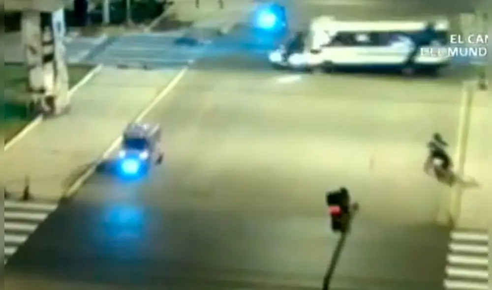 En el famoso 'cruce de la muerte' se puede observar bermas destruidas. Foto: Captura de Latina Noticias