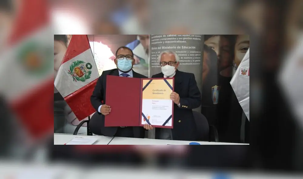 En ceremonia se otorgó certificado de membresía. Foto: Minedu