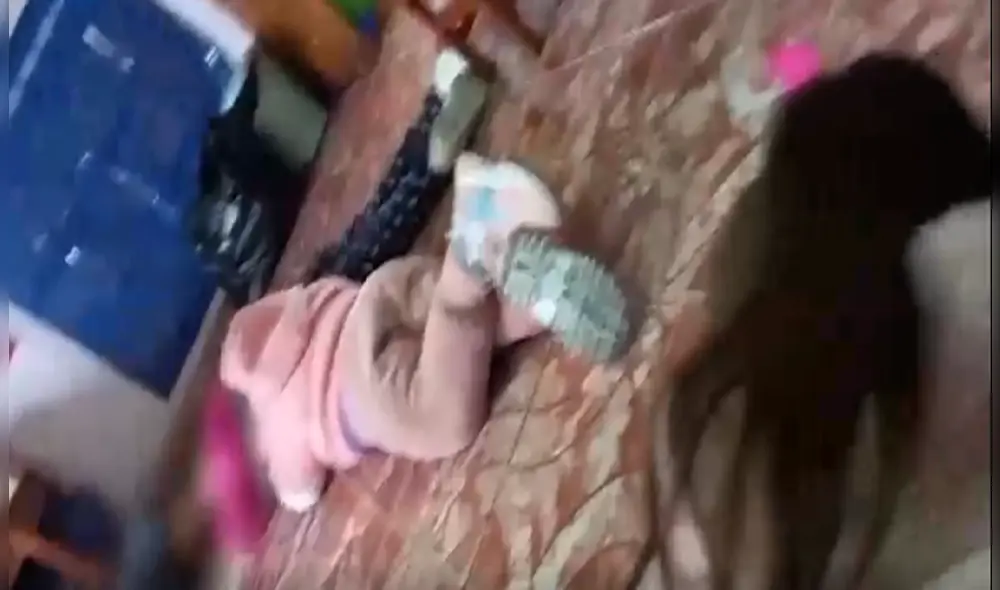 Al coro de una canción infantil las educandos distrajeron a los niños. Foto: captura de Biobiochile