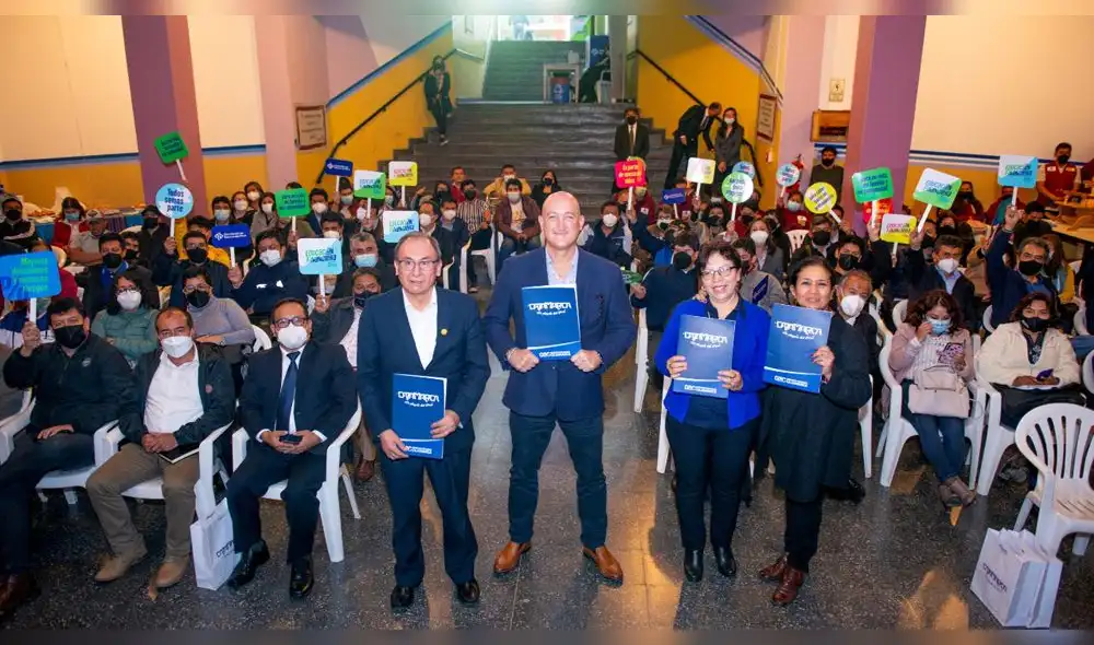 Firman convenio para promover educación financiera en colegios de la región Cajamarca. Foto: GORE Cajamarca.