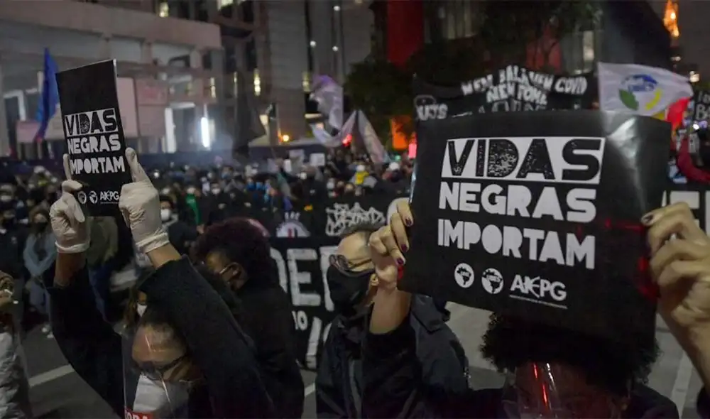 Protestas en Brasil contra el maltrato hacia la comunidad afrodescendiente. Foto: AFP