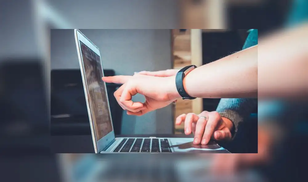 No es recomendable usar libremente una PC del trabajo. Foto: ComputerWorld