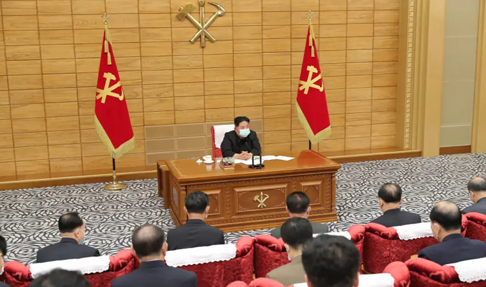 Kim Jong-un presidiendo una conferencia del politburó en Pyongyang, Corea del Norte, 14 de mayo de 2022. Foto: EFE Kim Jong-un presidiendo una conferencia del politburó en Pyongyang, Corea del Norte, 14 de mayo de 2022. Foto: EFE