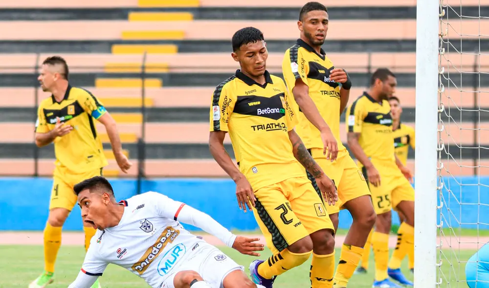 Cantolao vs. San Martín: ambos clubes se fueron al descanso con el marcador 2-2. Foto: Club San Martín