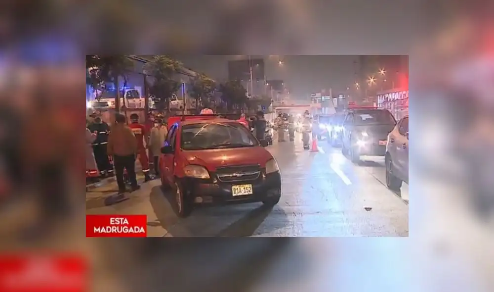 El conductor Walter Montenegro comentó que “pestañeó” y no logró frenar para evitar el impacto. Foto: captura América Noticias