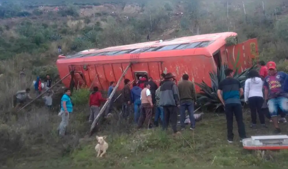 Volcadura de bus se produjo cerca al centro poblado de Pauca. Foto: COER Áncash Volcadura de bus se produjo cerca al centro poblado de Pauca. Foto: COER Áncash