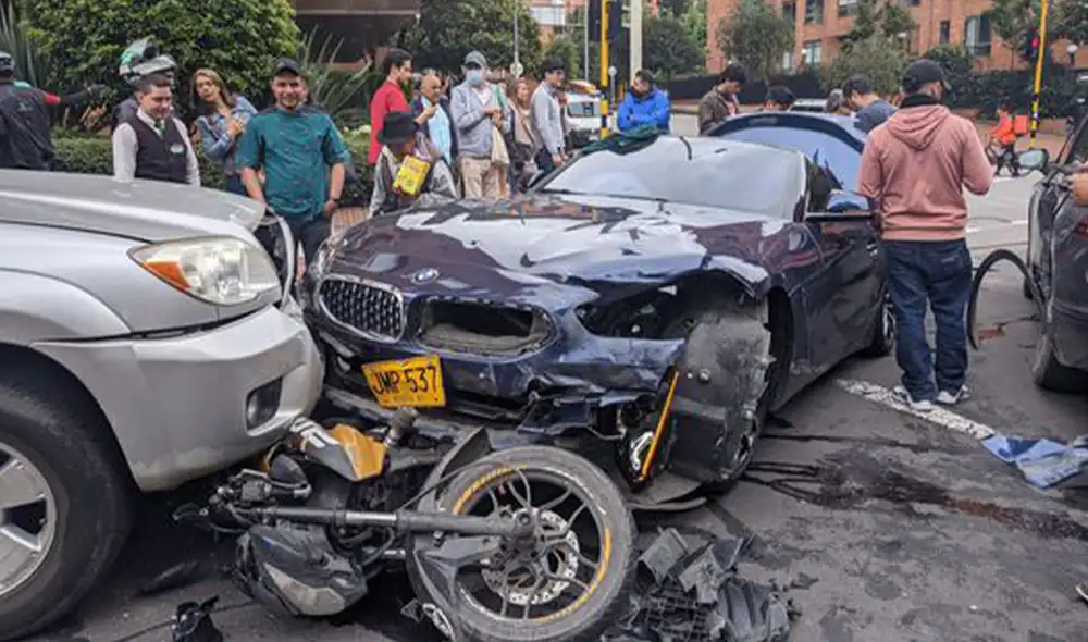 La moto de los criminales luego de que la víctima los embistiera con su vehículo.
Foto: @JoseAraujoP / Twitter