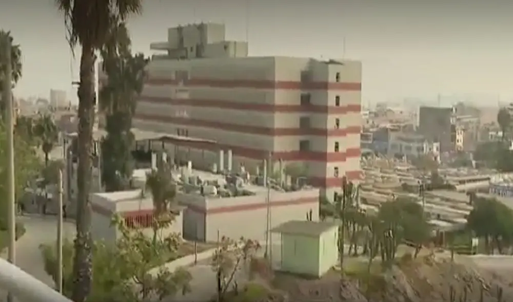 El menor opuso resistencia,   pues   ya   le habían robado dos teléfonos y no quería perder un tercero. Foto captura América Televisión.