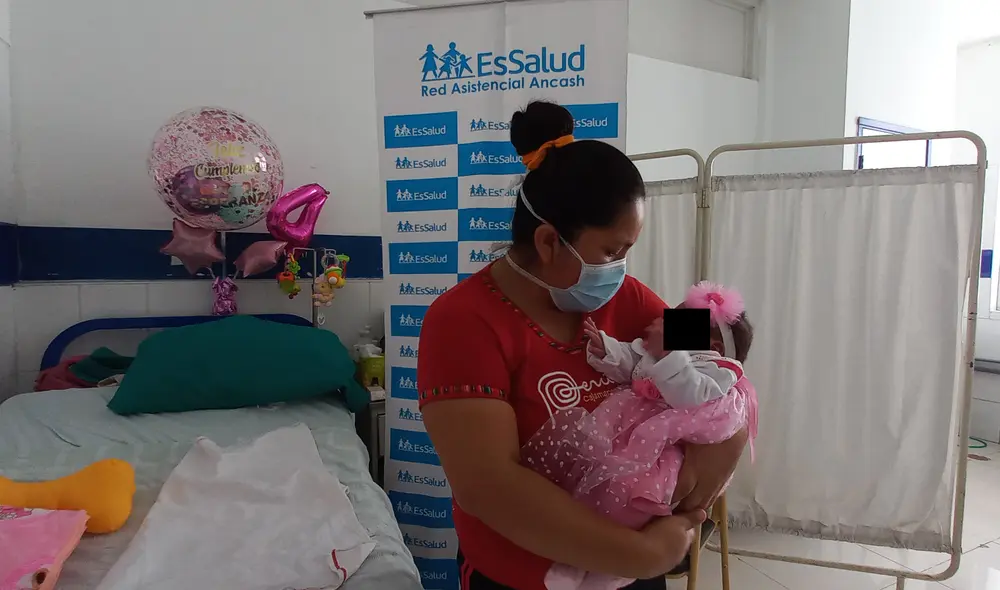 Tras ser dada de alta, la madre le puso de nombre Luz de esperanza por vivir. Foto EsSalud.