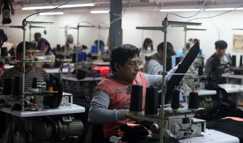 A pesar de que el PBI se mantiene a la alza, la tasa de desempleo también aumenta y ya supera las cifras que habían en el Perú durante el 2019. Foto: Juan Ayala/ La República