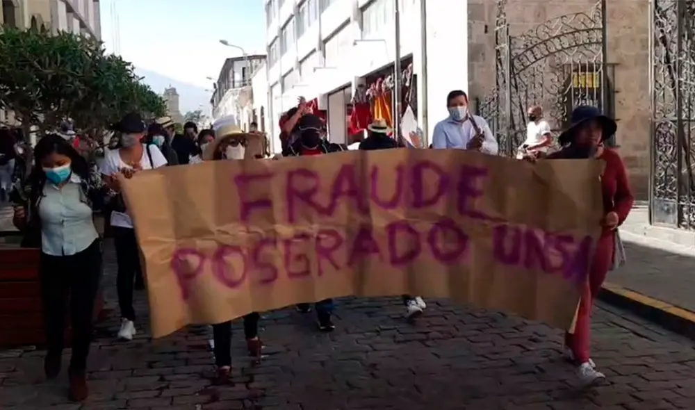 Los profesionales pidieron que el examen sea anulado. Foto: Captura La República Los profesionales pidieron que el examen sea anulado. Foto: Captura La República