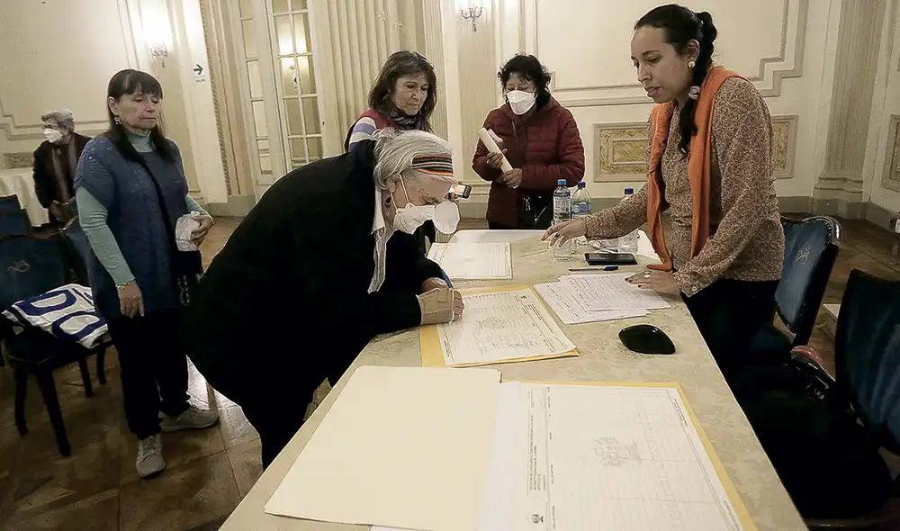 Campaña. También recogen firmas en San Luis, Barranco, Pueblo Libre, San Martín y VES. Foto: Gerardo Marín/ La República Campaña. También recogen firmas en San Luis, Barranco, Pueblo Libre, San Martín y VES. Foto: Gerardo Marín/ La República