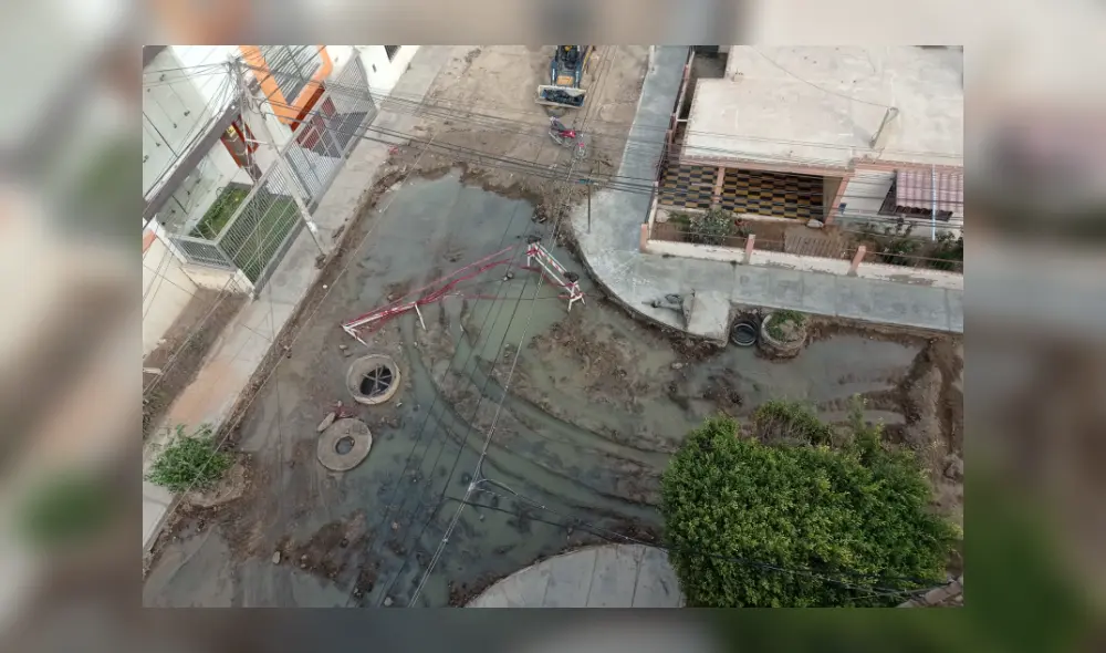 Los vecinos de la urbanización Santa Victoria remarcaron que los aniegos se registran desde hace dos semanas. Foto: Facebook