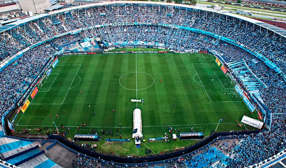 Las dimensiones del campo de juego del Cilindro son de 105 por 70 metros. Foto: Besoccer Las dimensiones del campo de juego del Cilindro son de 105 por 70 metros. Foto: Besoccer