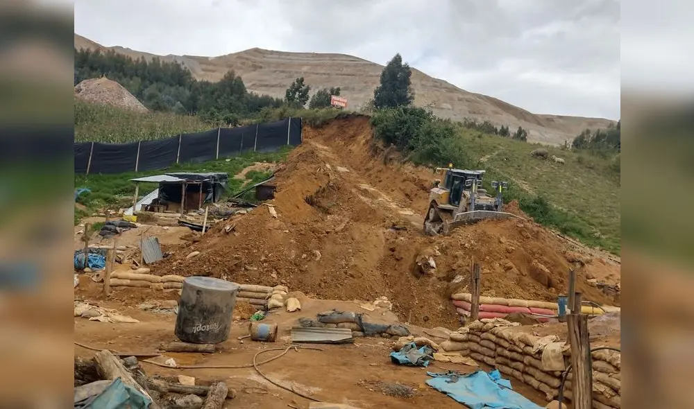 Se reparan daños ocasionados por mineros ilegales. Foto: Summa Gold Corporation Se reparan daños ocasionados por mineros ilegales. Foto: Summa Gold Corporation