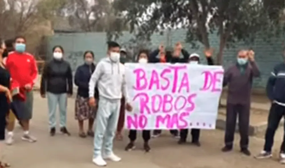 Ciudadanos aseguran que los agentes de la comisaría Santa Elizabeth también les piden la imágenes de los asaltos. Foto: captura de Panamericana Ciudadanos aseguran que los agentes de la comisaría Santa Elizabeth también les piden la imágenes de los asaltos. Foto: captura de Panamericana