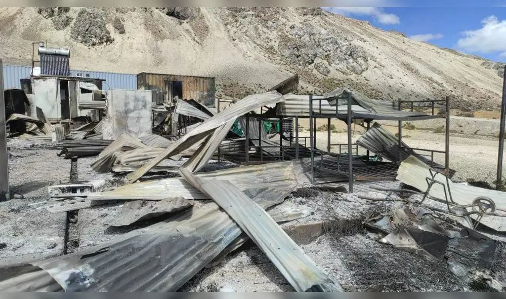 Personal de la Policía certificó los daños en los ambientes del campamento. Foto: Ares