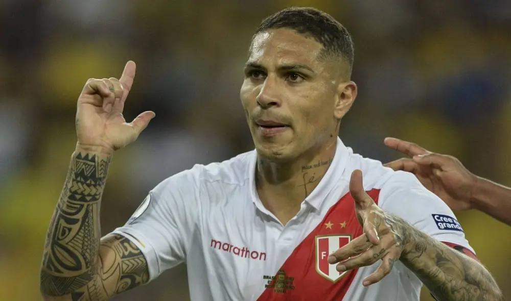 La última vez que Paolo Guerrero defendió la camiseta de Perú fue en octubre del año pasado. Foto: EFE