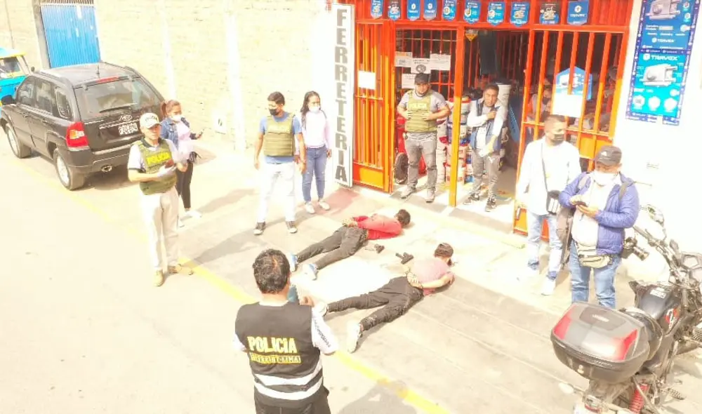 Una mujer y dos hombres ingresaron a la ferretería para robar 15.000 soles de este negocio. Foto Difusión.
