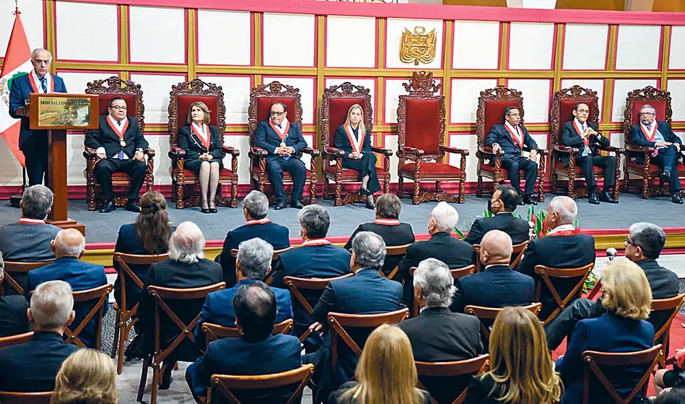 Inicio. Este es el nuevo TC: Ochoa, Pacheco, Gutiérrez, Ferrero, Morales, Domínguez y Monteagudo. Al centro, Maricarmen Alva. Foto: difusión Inicio. Este es el nuevo TC: Ochoa, Pacheco, Gutiérrez, Ferrero, Morales, Domínguez y Monteagudo. Al centro, Maricarmen Alva. Foto: difusión
