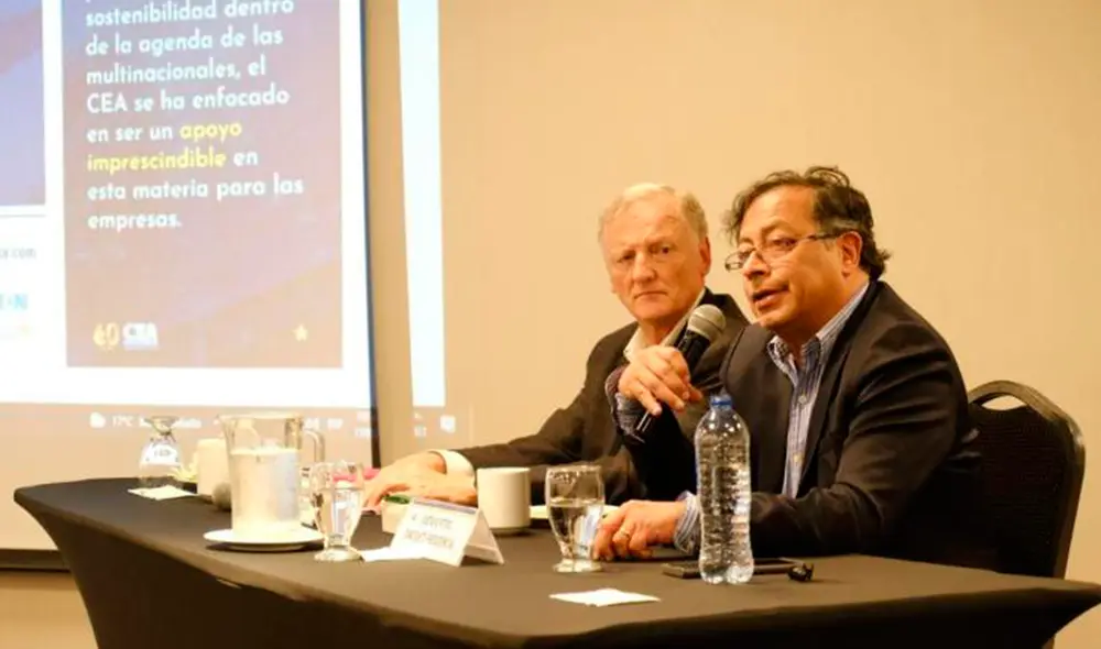 Gustavo Petro acompañado por Ricardo Triana, director ejecutivo del CEA. Foto: campaña Gustavo Petro