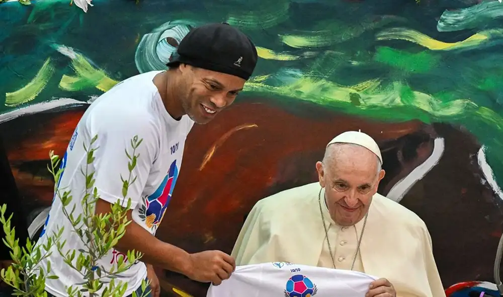 Ronaldinho y Papa Francisco se encontraron en Roma. Foto: @10Ronaldinho Ronaldinho y Papa Francisco se encontraron en Roma. Foto: @10Ronaldinho