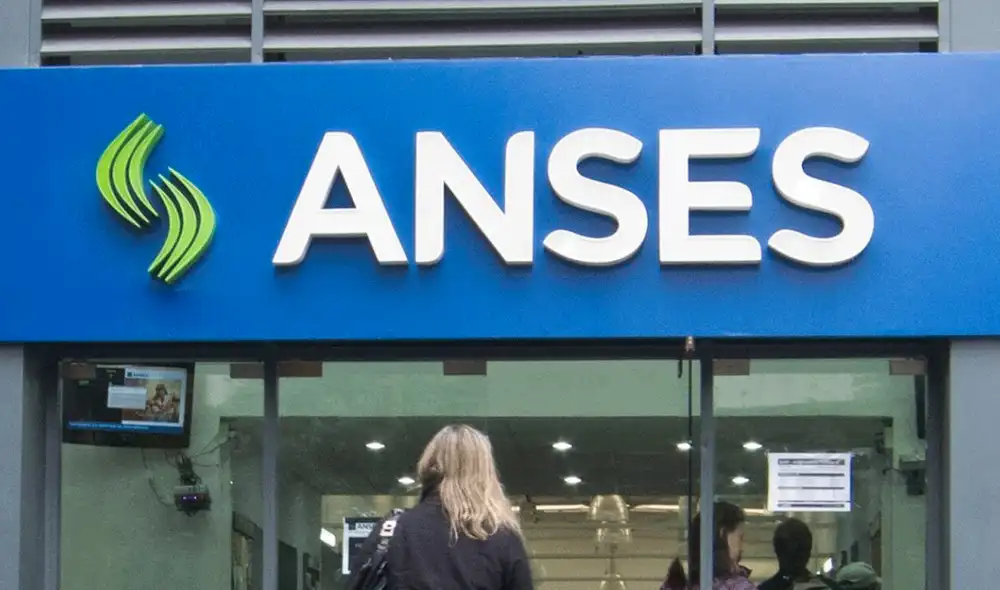 Revisa las fechas de pago del Refuerzo de Ingresos, jubilación y pensiones, AUH y más. Foto: composición de Fabrizio Oviedo / La República