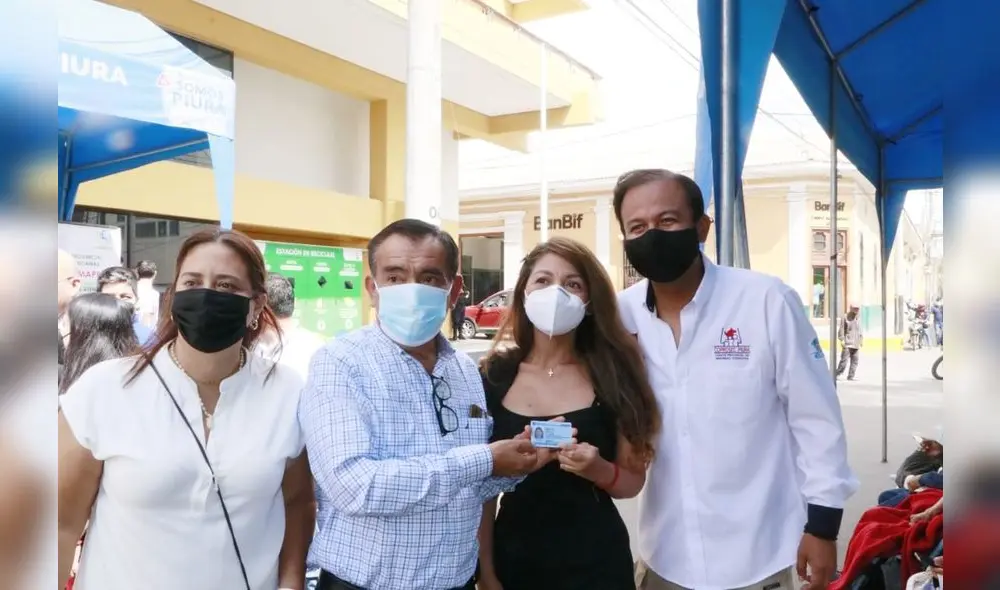 Los beneficiarios agradecieron a las autoridades presentes. Foto: Ministerio de la Mujer Los beneficiarios agradecieron a las autoridades presentes. Foto: Ministerio de la Mujer