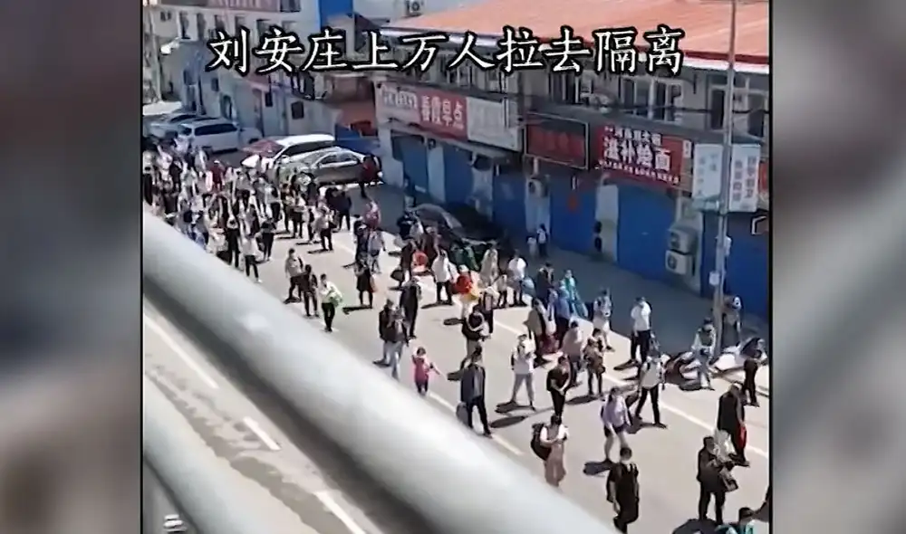 China: debido al incremento de casos de coronavirus, el pueblo de Liu'anzhuang fue llevado a centros de confinamiento. Foto: captura de CNN China: debido al incremento de casos de coronavirus, el pueblo de Liu'anzhuang fue llevado a centros de confinamiento. Foto: captura de CNN