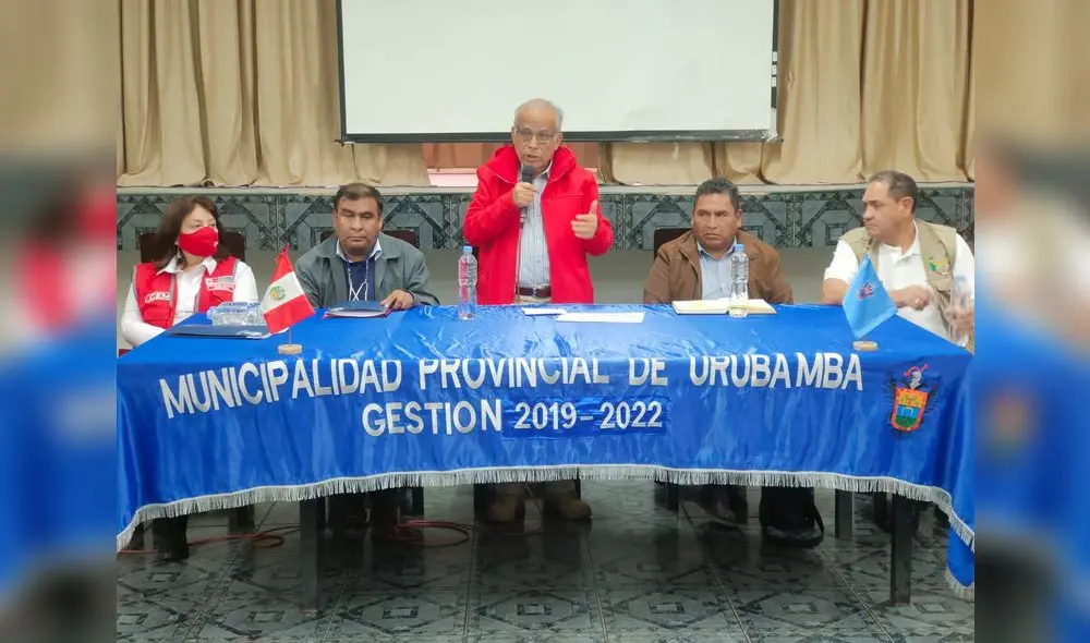 Titular de la PCM llegó con retraso a la reunión en Apurímac. Generó malestar entre los comuneros. Foto: PCM