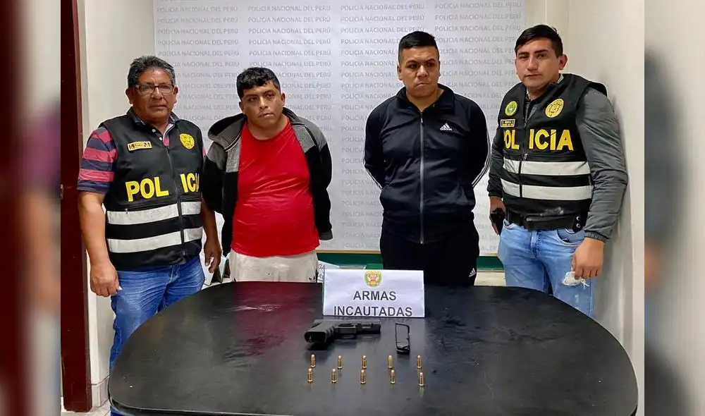 A los delincuentes se les encontró una pistola con una cacerina con 10 balas. Foto: PNP