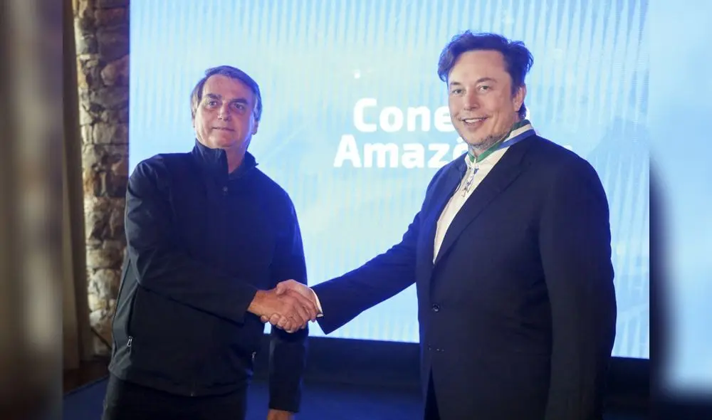 El presidente Jair Bolsonaro (izquierda) le da la mano al director ejecutivo e ingeniero jefe de SpaceX, Elon Musk, en el evento Conecta Amazonia en Porto Feliz (Brasil). Foto: Ministerio de Comunicaciones de Brasil
