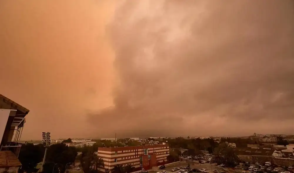 La nube de polvo del Sahara ayuda a fertilizar los suelos, pero genera efectos negativos en la calidad del aire. Foto: EFE La nube de polvo del Sahara ayuda a fertilizar los suelos, pero genera efectos negativos en la calidad del aire. Foto: EFE