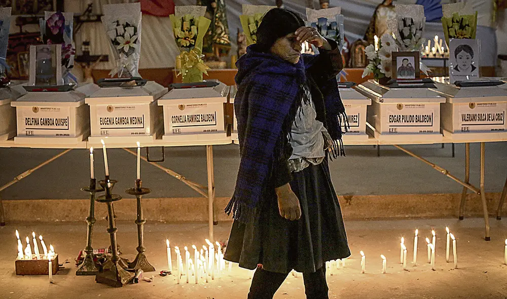 Desconsuelo. Dos noches fueron velados los restos en la Iglesia del pueblo. Foto: John Reyes/La República
