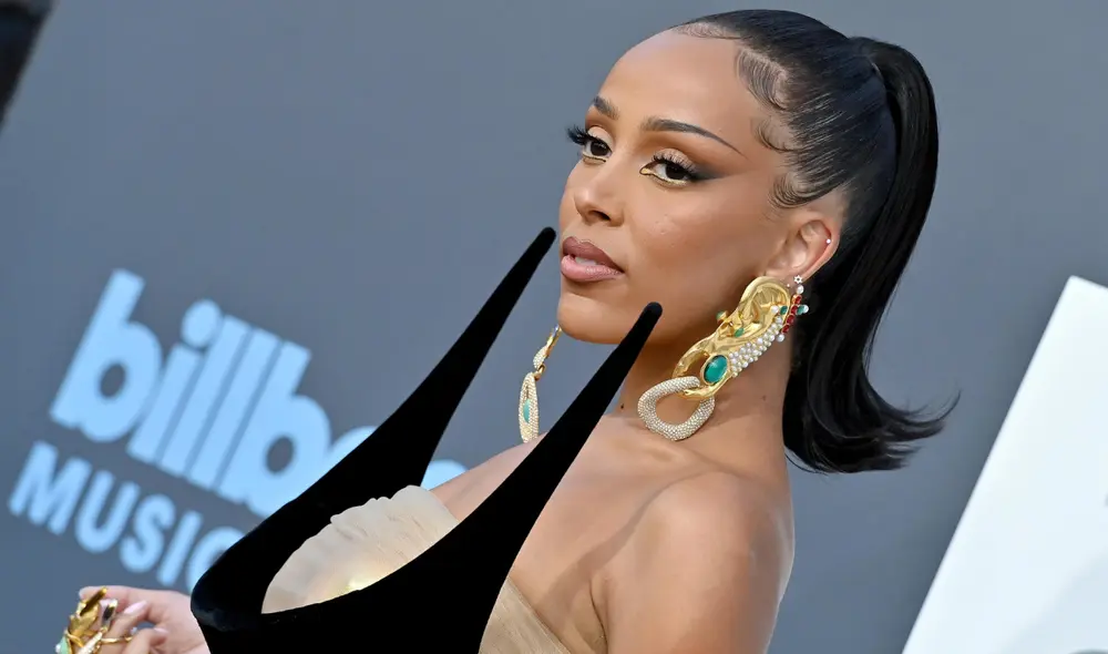 Doja Cat canceló sus presentaciones personales y las que tenía pactadas junto con The Weeknd. Foto: Allure