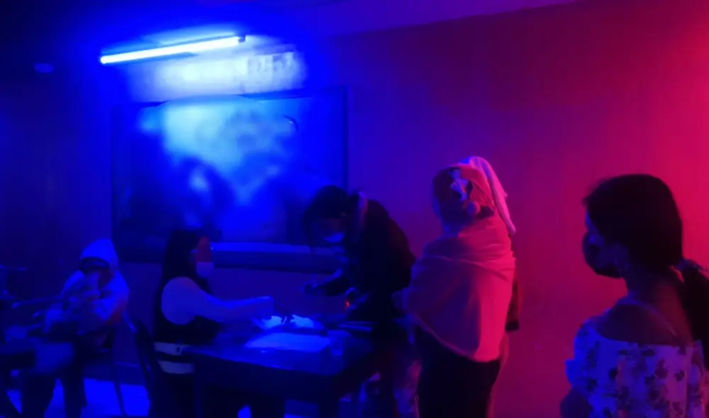 Detenidos negaron los hechos pese a las pruebas que se hallaron dentro del local. Foto: PNP Detenidos negaron los hechos pese a las pruebas que se hallaron dentro del local. Foto: PNP