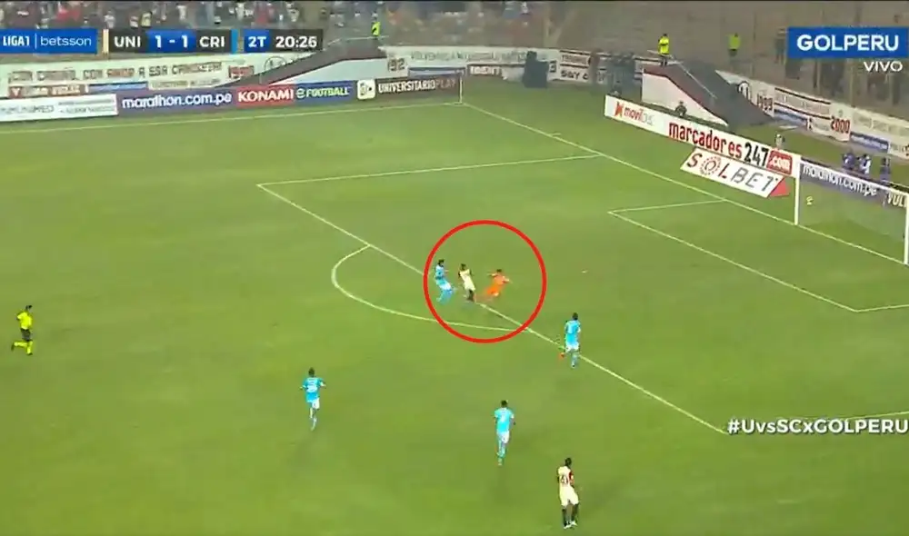 Falta de Solís a Quintero. Foto: captura GolPerú. Falta de Solís a Quintero. Foto: captura GolPerú.