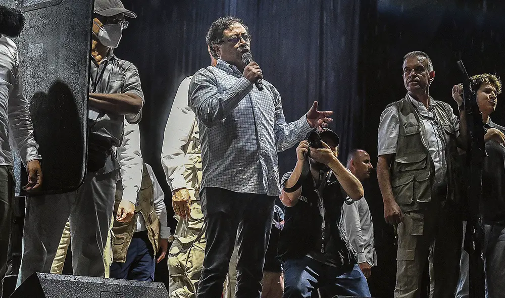 Líder. Gustavo Petro todavía confía en ganar la próxima semana y en las últimas horas insistió en su llamado a sus simpatizantes a que se debe buscar la victoria en la primera vuelta. Líder. Gustavo Petro todavía confía en ganar la próxima semana y en las últimas horas insistió en su llamado a sus simpatizantes a que se debe buscar la victoria en la primera vuelta.