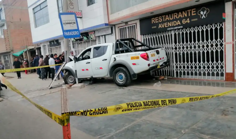 El accidente fue atendido por agentes de la comisaria de Santa Luzmila. Foto: Urpi / La República El accidente fue atendido por agentes de la comisaria de Santa Luzmila. Foto: Urpi / La República