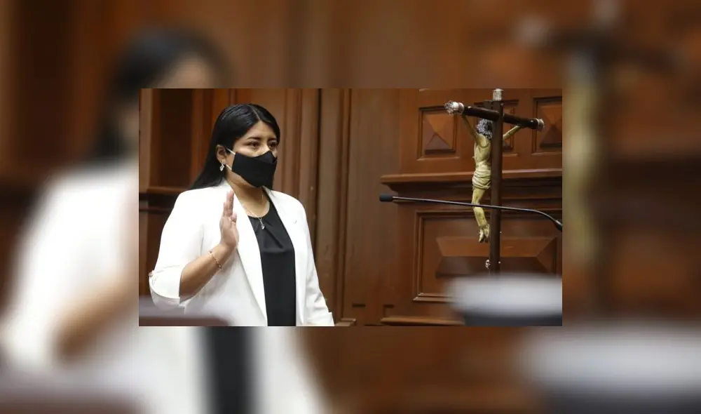 La congresista reemplazó en el cargo al parlamentario Fernando Herrera Mamani, quien falleció y cuya credencial quedó sin efecto. Foto: Andina La congresista reemplazó en el cargo al parlamentario Fernando Herrera Mamani, quien falleció y cuya credencial quedó sin efecto. Foto: Andina