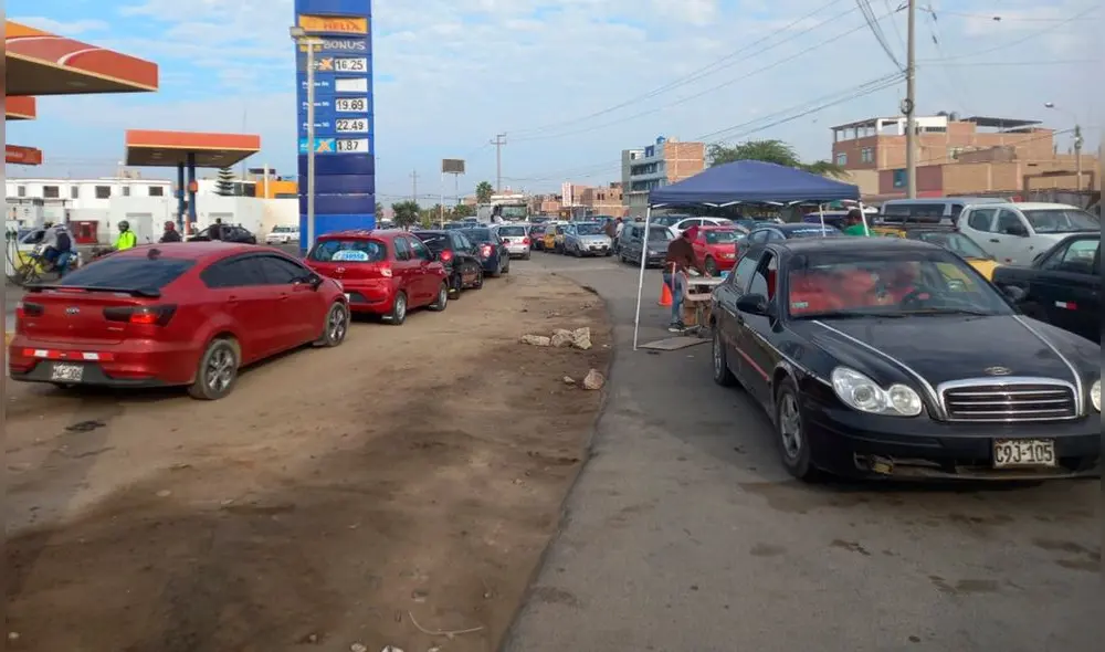 Algunos conductores llegaron cerca de las 5.00 a. m. y recién pudieron ser atendidos 2 horas después. Foto: Rosa Quincho/URPI-LR