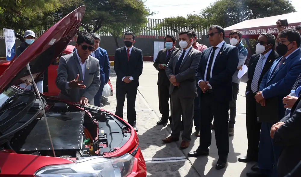 El vehículo eléctrico fue presentado a autoridades del Ministerio de Energía y Minas. Foto: UNSA El vehículo eléctrico fue presentado a autoridades del Ministerio de Energía y Minas. Foto: UNSA