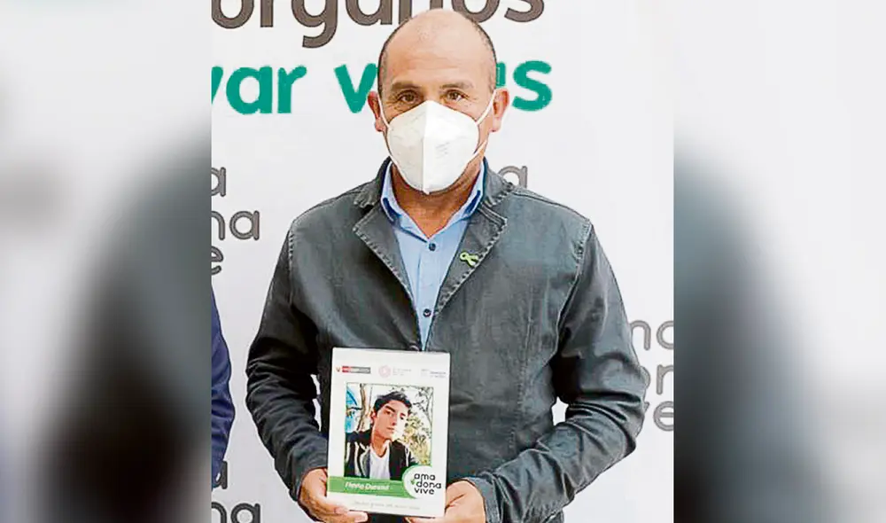 Solidarios. Willy Durán y la foto de Flavio, su amado hijo. Foto: difusión